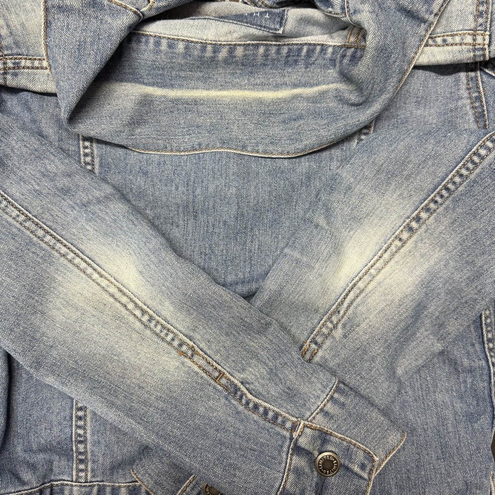 The Limited size Small Women’s Blue Distressed Denim Button Up Jean Jacket - Picture 8 of 8